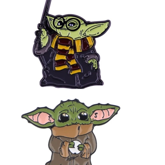Set of 2 Yoda Enamel Pins Star Wars Movie Fan Mandalorian TV Aliens Matching Set - Picture 11 of 14